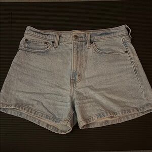 Abercrombie & Fitch High Rise 4” Mom Shorts